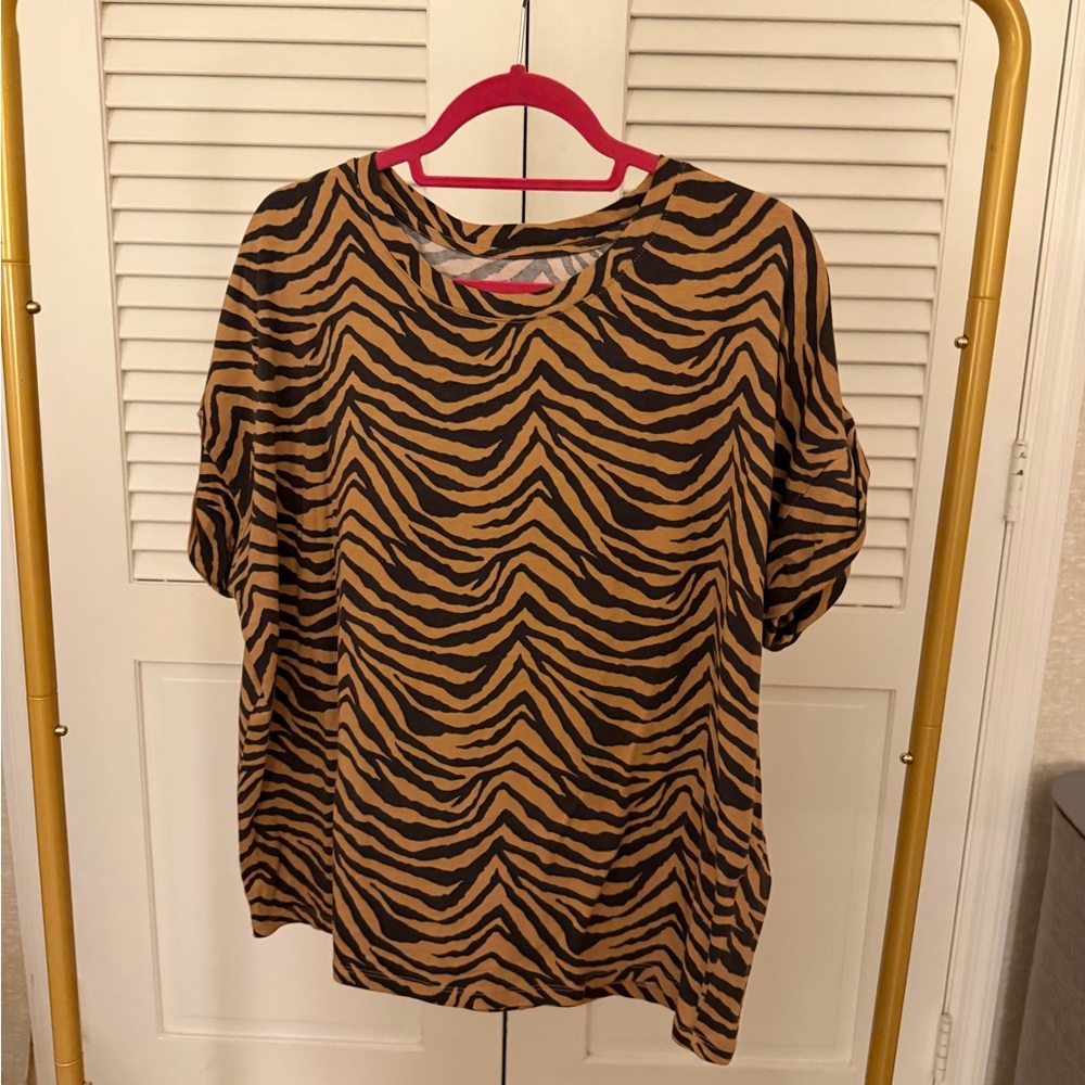 Banana Republic Zebra Stripe Short Sleeve Top